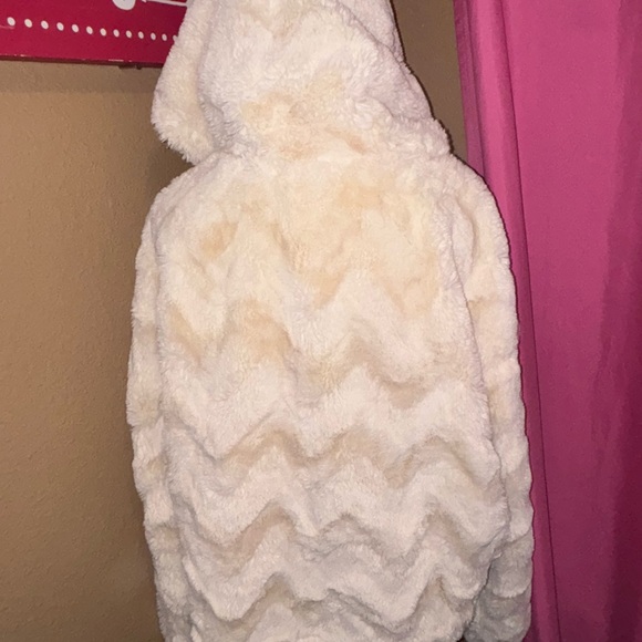 Angel Kiss Cream Hoodie - Picture 3 of 5